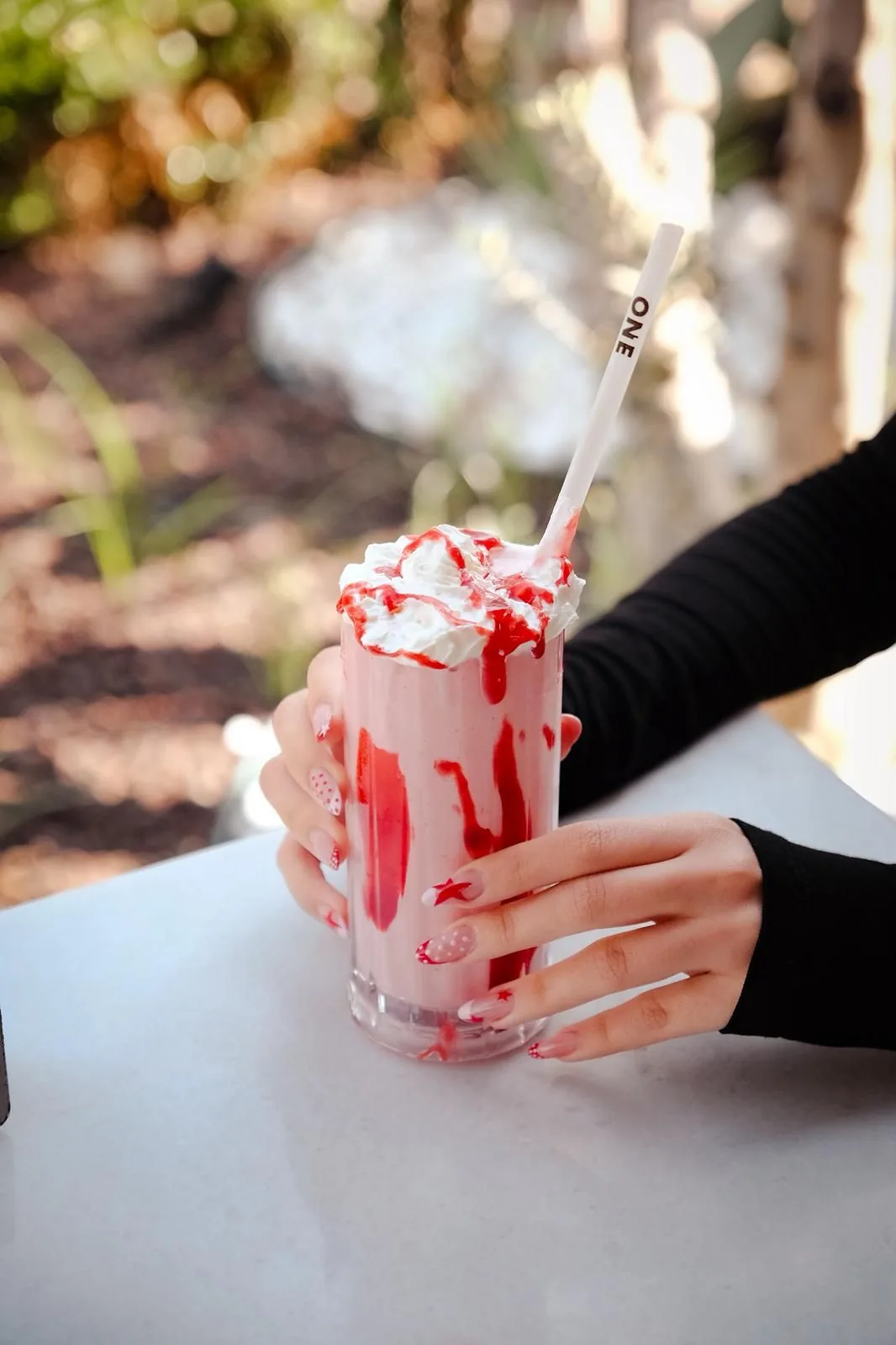 ÇİLEKLİ MİLKSHAKE
